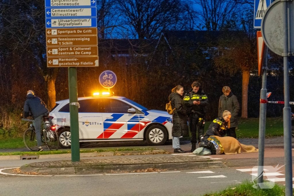 Scooterrijder aangereden bij rotonde