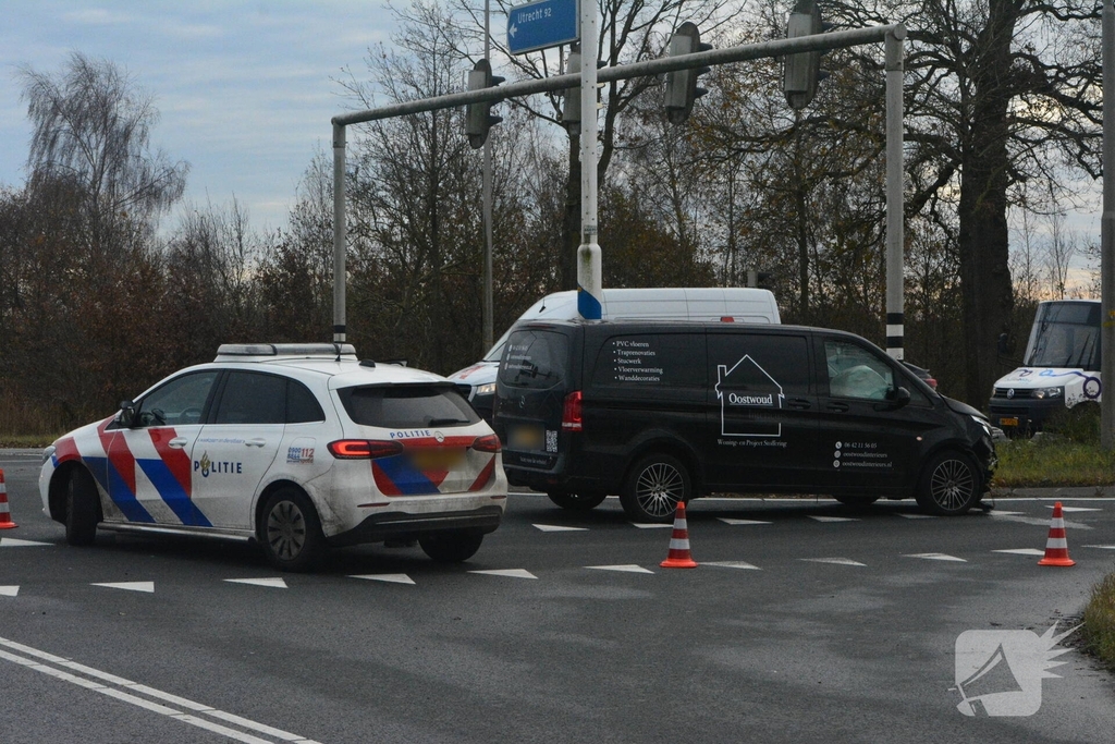 Ongeval tussen voertuigen leidt tot schade maar geen gewonden