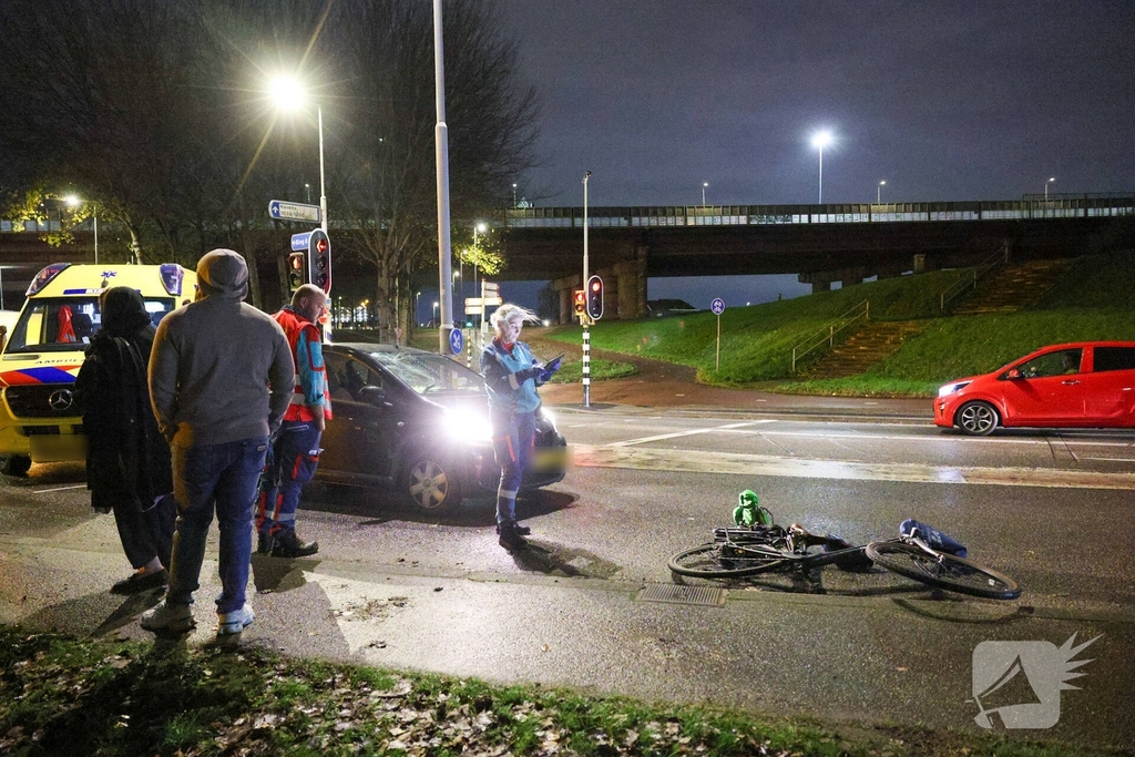 Fietser aangereden door auto