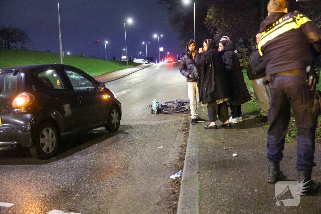 Fietser aangereden door auto