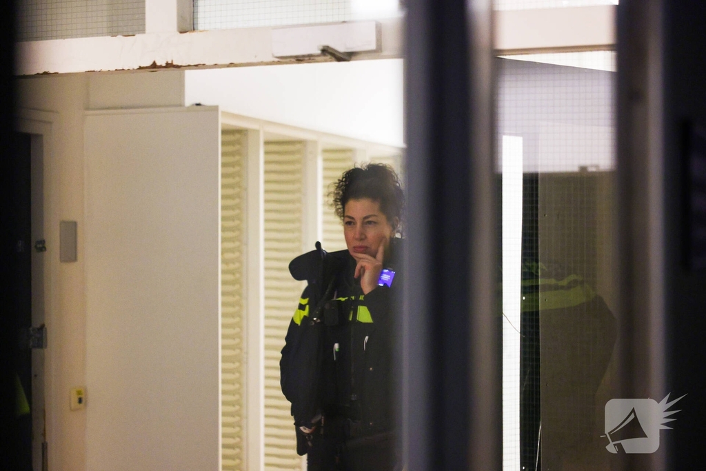 Man bevrijd uit kruipruimte na gezondheidsmelding