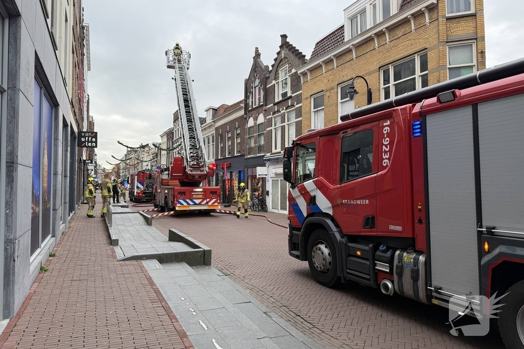 Brand op dak woning