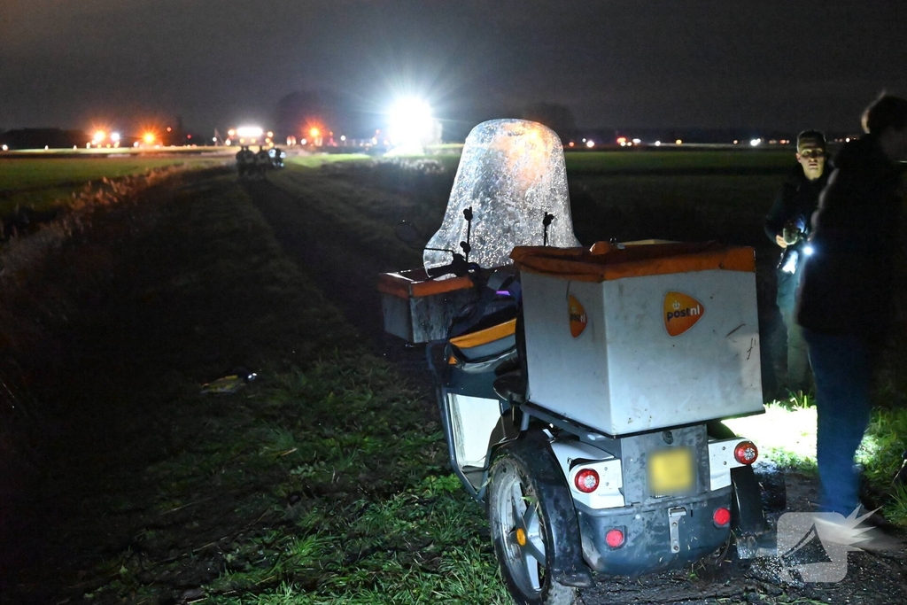 PostNL scooter in water aangetroffen