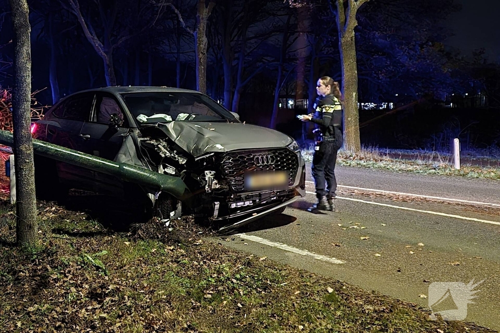 Inhaalactie eindigt in botsing met boom
