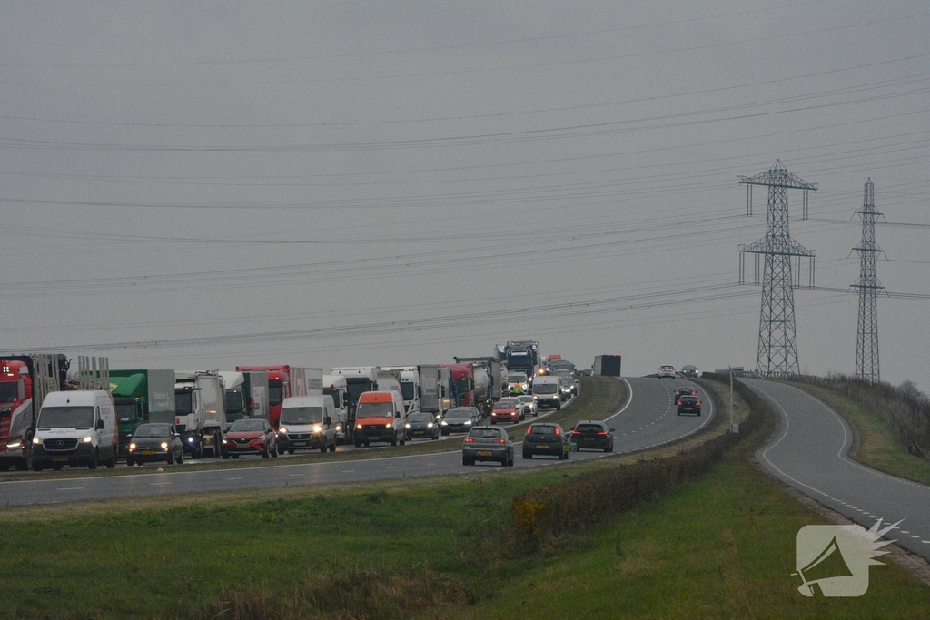 Ernstig verkeersongeval met meerdere voertuigen