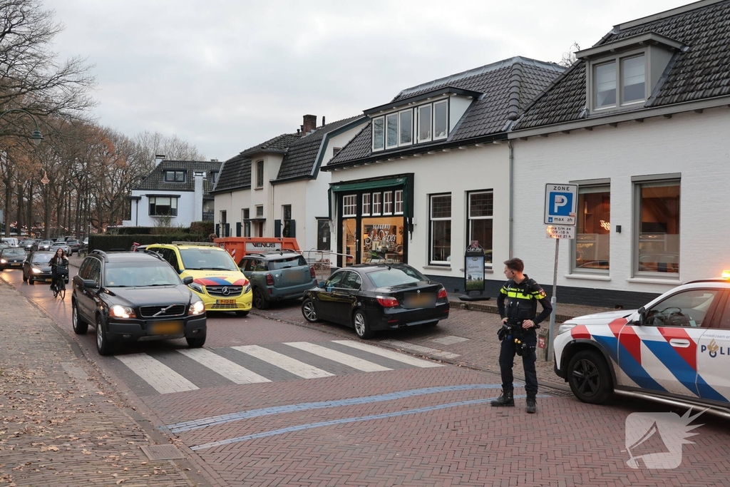 Aanrijding tussen auto en kind zorgt voor verkeersopstopping