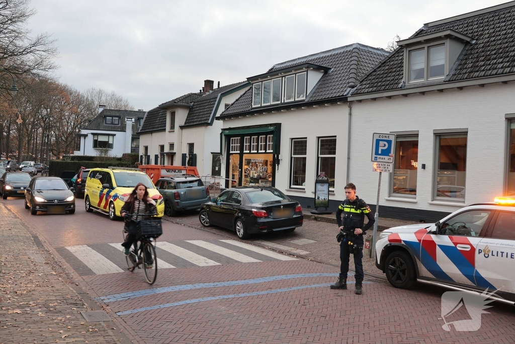 Aanrijding tussen auto en kind zorgt voor verkeersopstopping