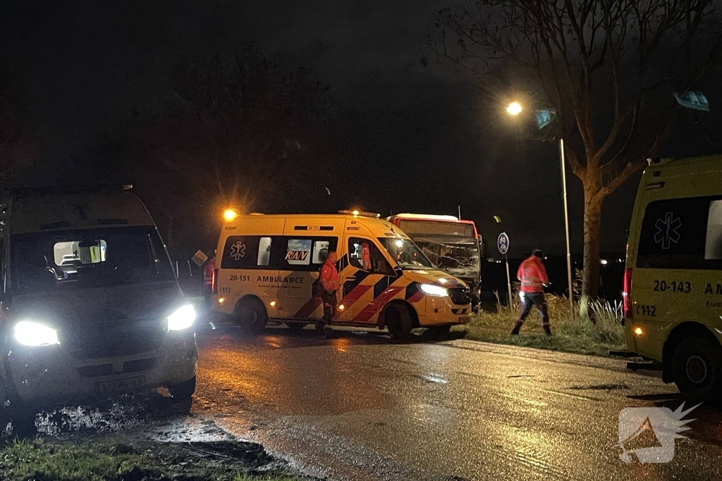Vrouw (21) overleden na ernstig ongeval tussen lijnbus en auto