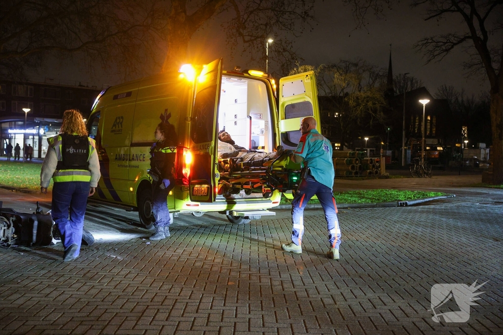 Scooterbezorger gewond na aanrijding met auto