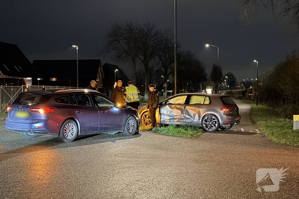 Botsing op kruising zonder gewonden