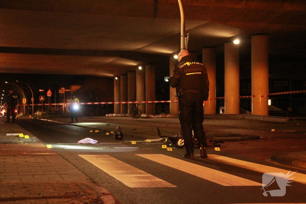 Bromfietser gewond na aanrijding met bestelbusje