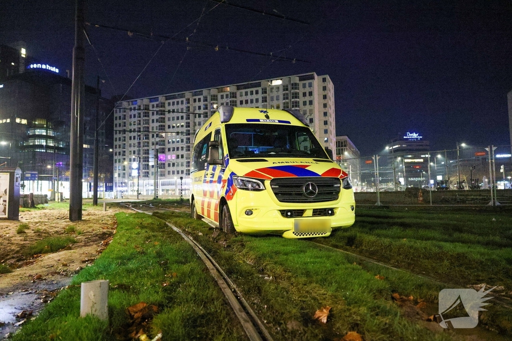 Ambulance vastgelopen tijdens inzet