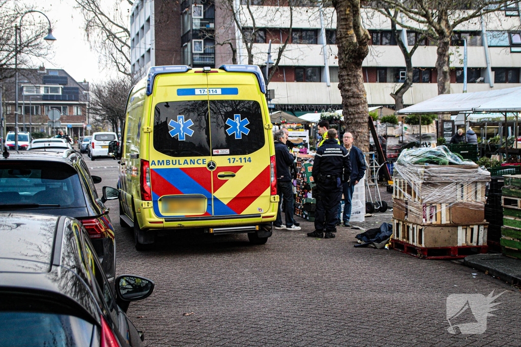 Vrouw aangereden bij ongeval met uitrijdende auto