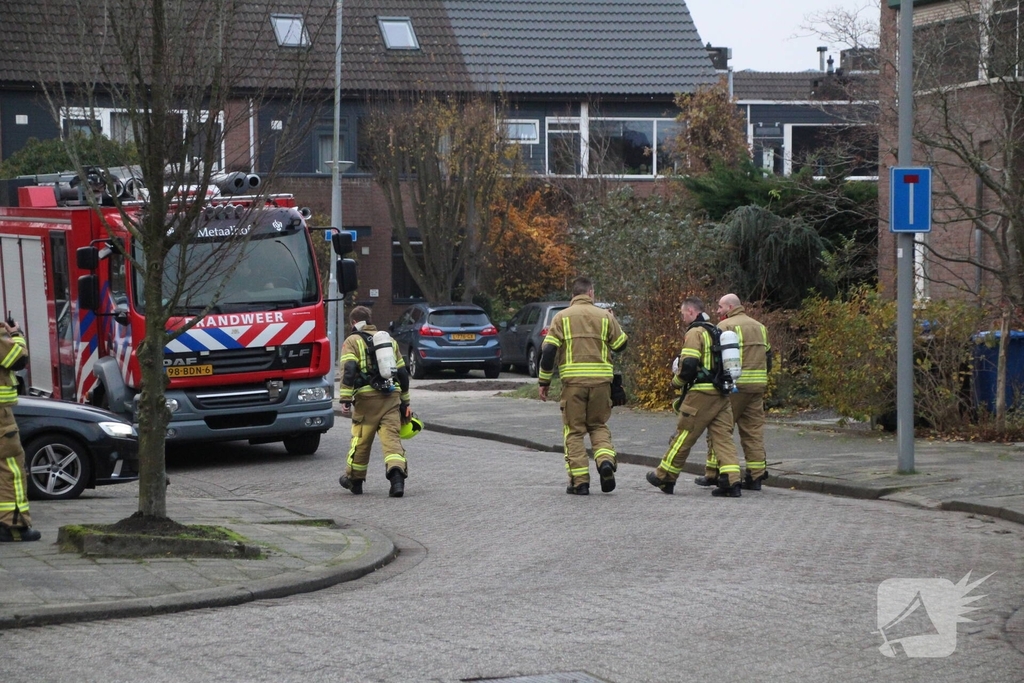 Brandweer onderzoekt vreemde geur in woning