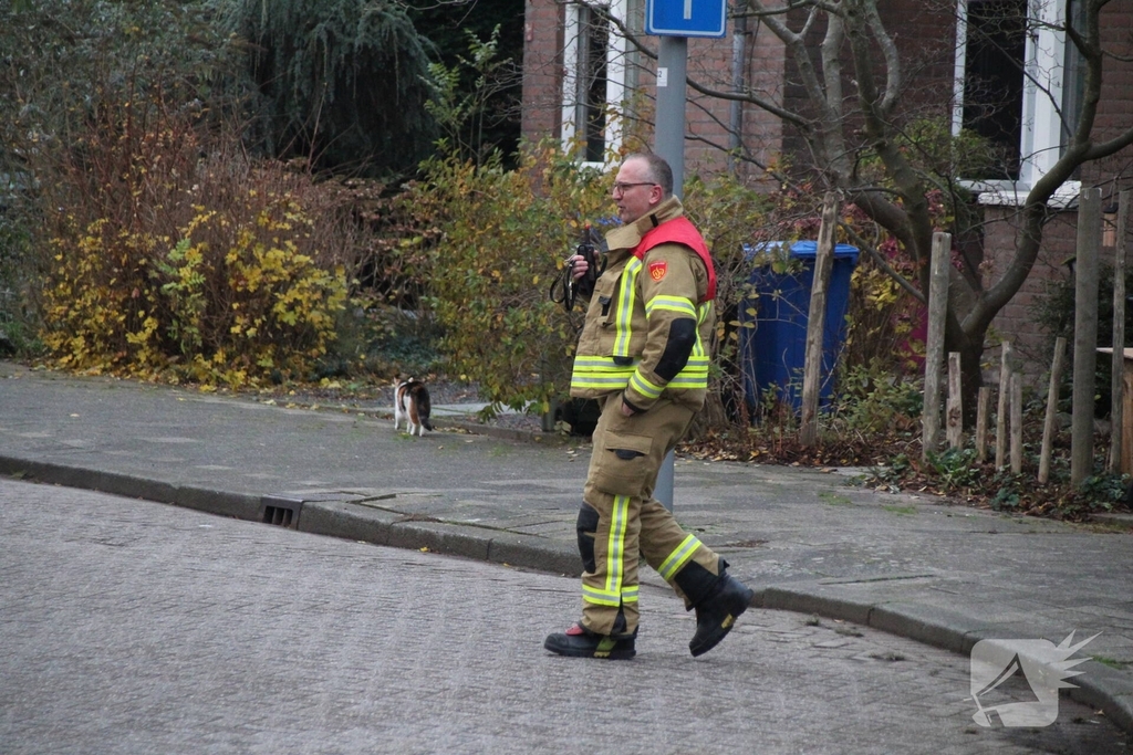 Brandweer onderzoekt vreemde geur in woning