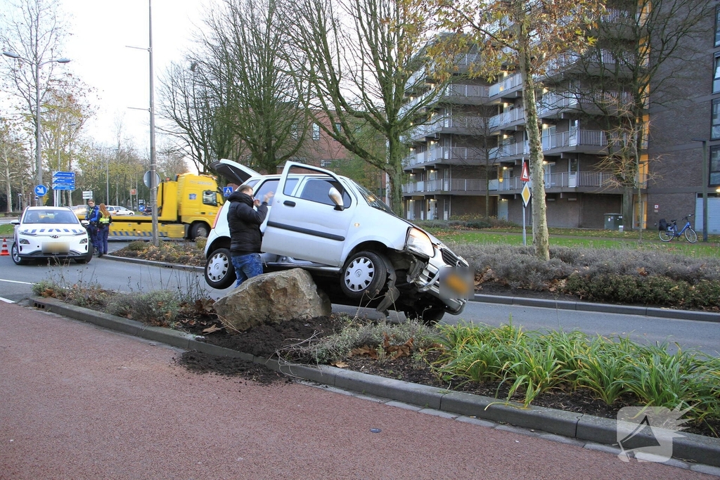 Ongeval leidt tot gewonden na aanrijding met kei