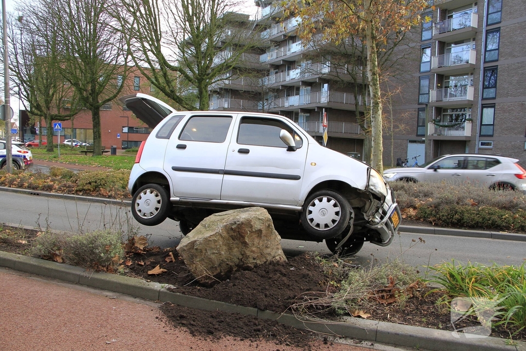 Ongeval leidt tot gewonden na aanrijding met kei