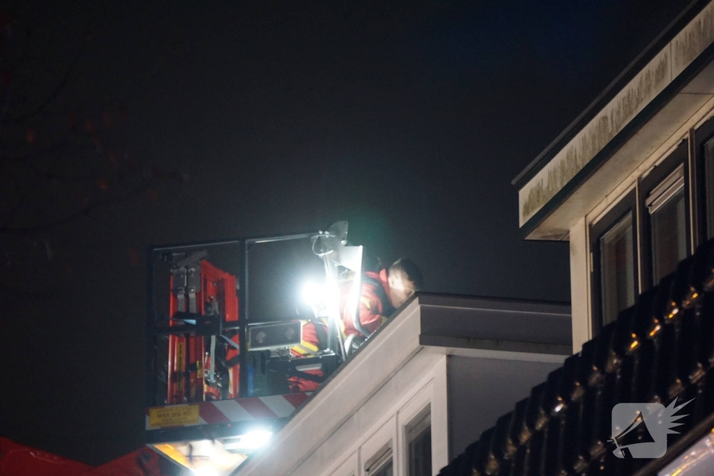 Brand op dak van woning