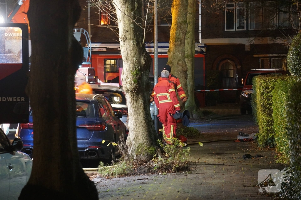 Brand op dak van woning
