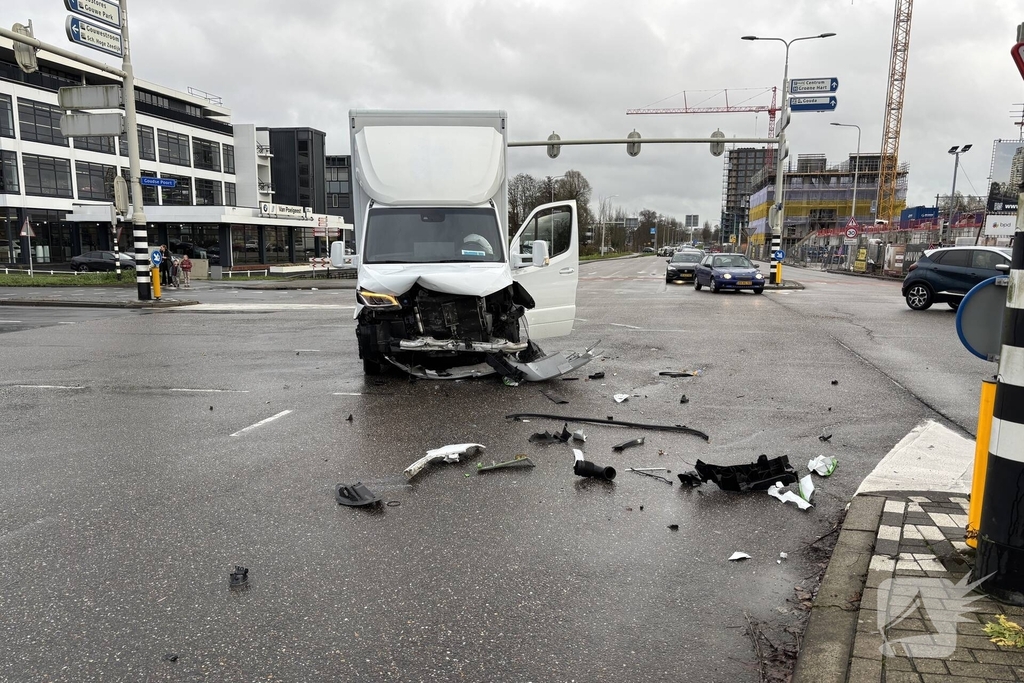 Forse schades na botsing op kruising