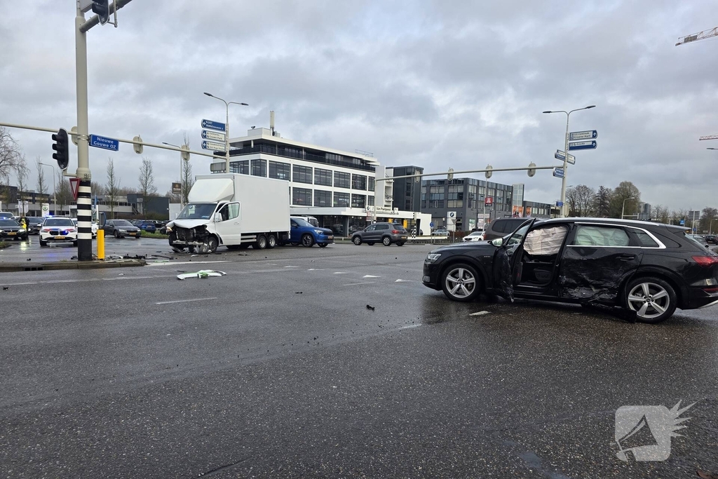 Forse schades na botsing op kruising