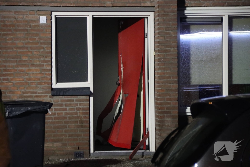 Deur opengebroken bij brand in woning