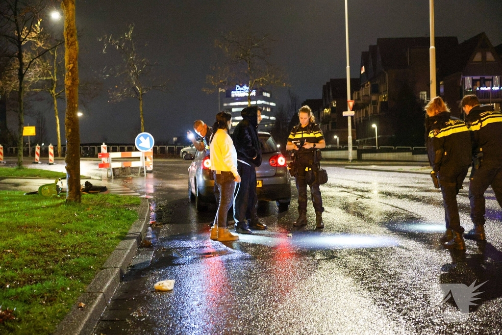 Fietser vliegt door rood bij Pompenburg en verliest tanden na harde botsing