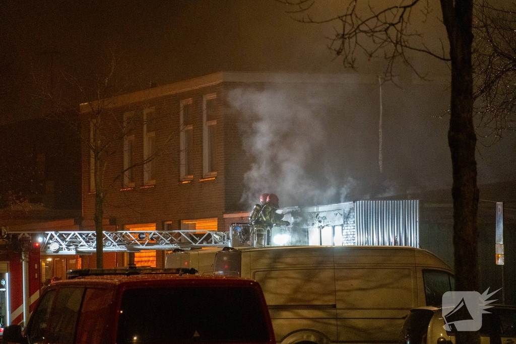 Brand in bedrijfspand leidt tot rookontwikkeling