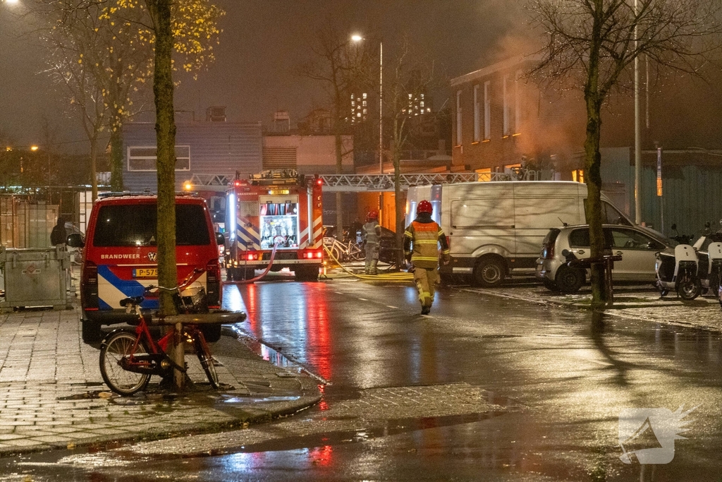 Brand in bedrijfspand leidt tot rookontwikkeling
