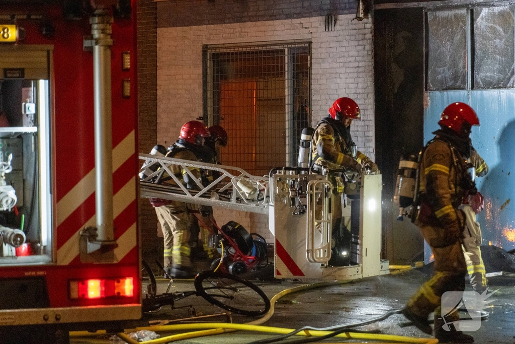 Brand in bedrijfspand leidt tot rookontwikkeling