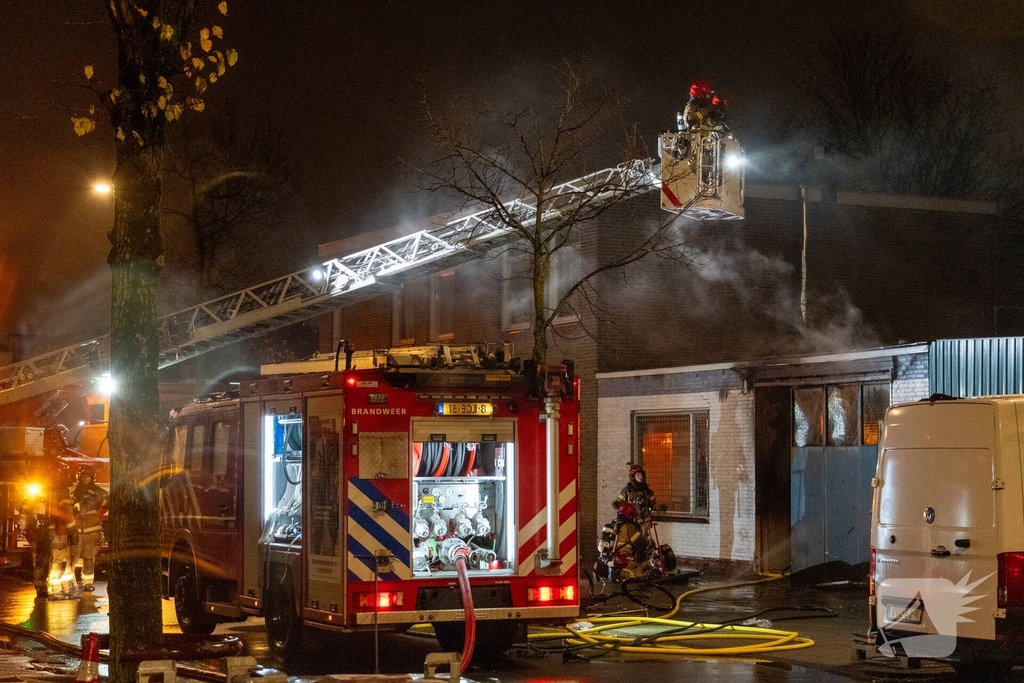 Brand in bedrijfspand leidt tot rookontwikkeling