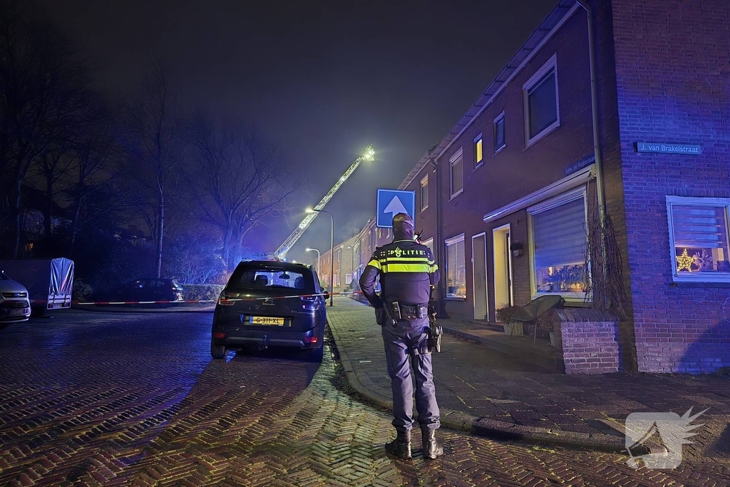 Brandweer bestrijdt brand in 3 schuren