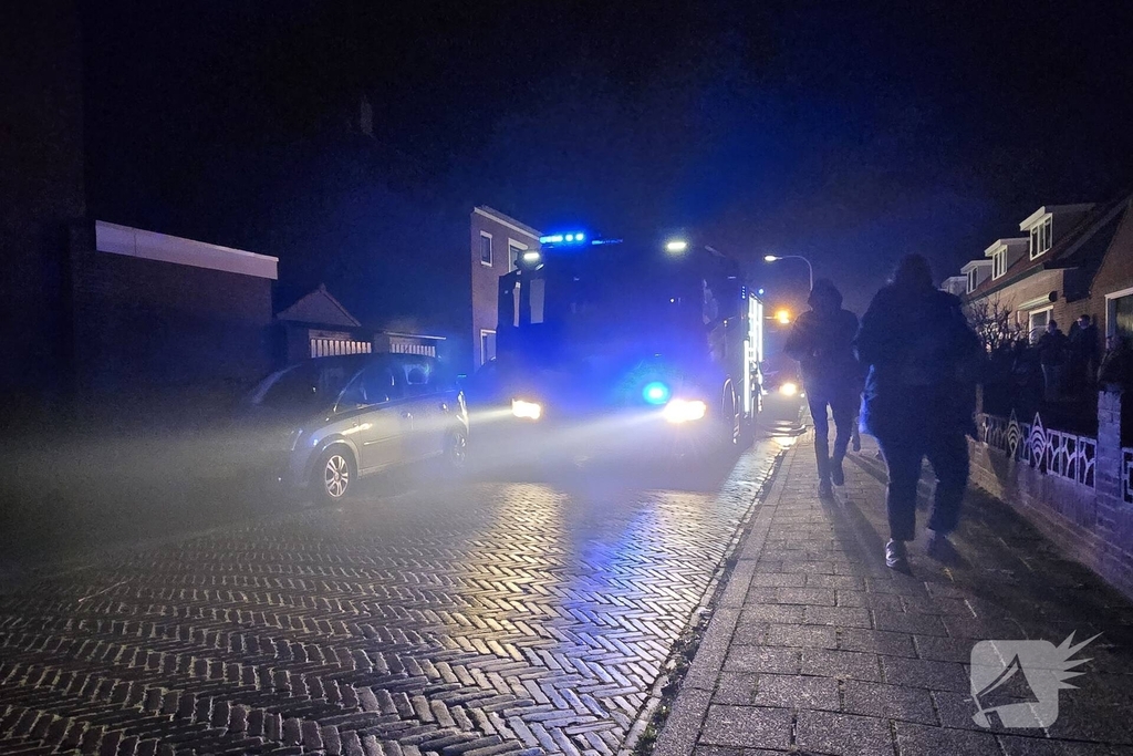 Brandweer bestrijdt brand in 3 schuren