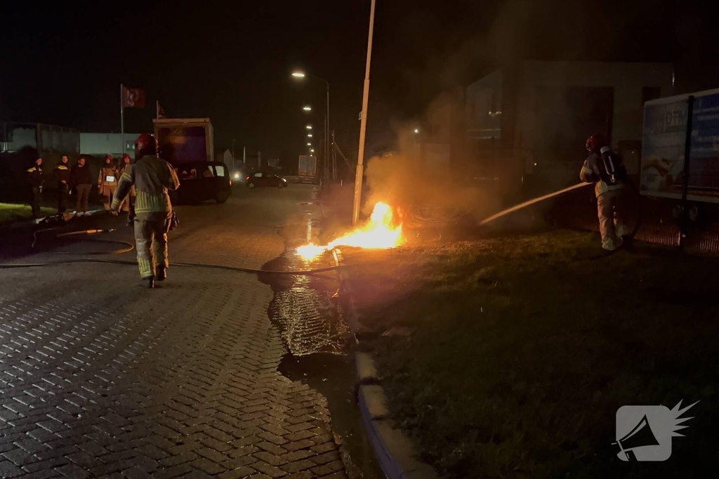 Auto volledig verwoest door brand