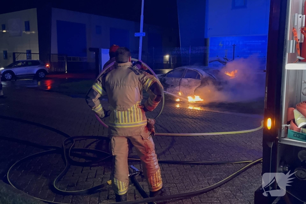 Auto volledig verwoest door brand