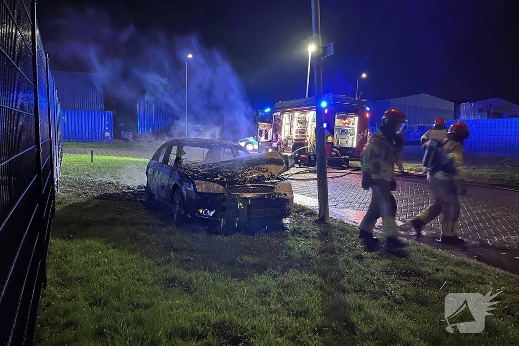 Auto volledig verwoest door brand