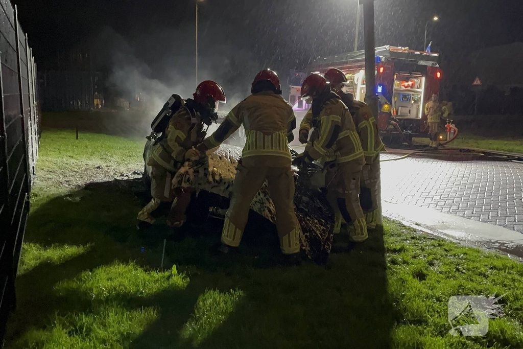 Auto volledig verwoest door brand