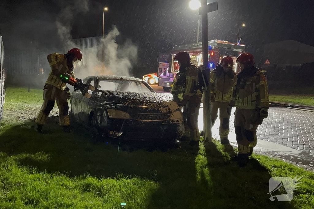 Auto volledig verwoest door brand