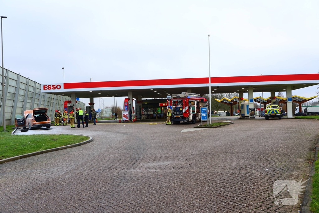 Brand in Duitse auto op tankstation