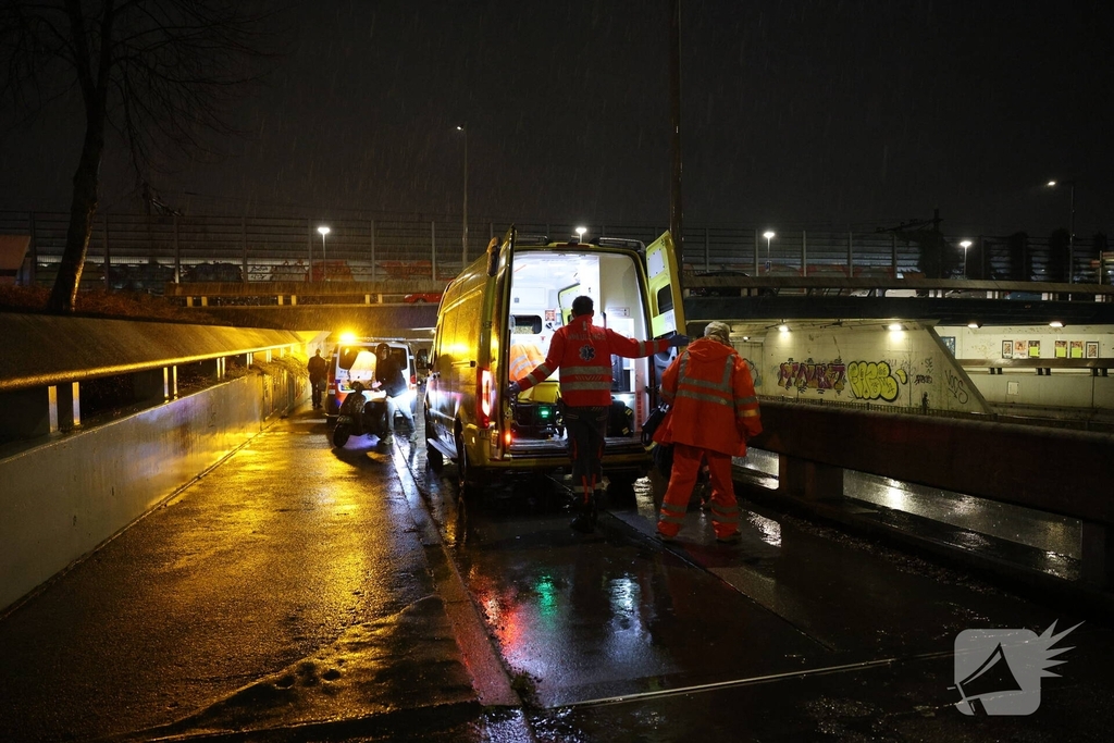 Scooter en scootmobiel botsen op fietspad