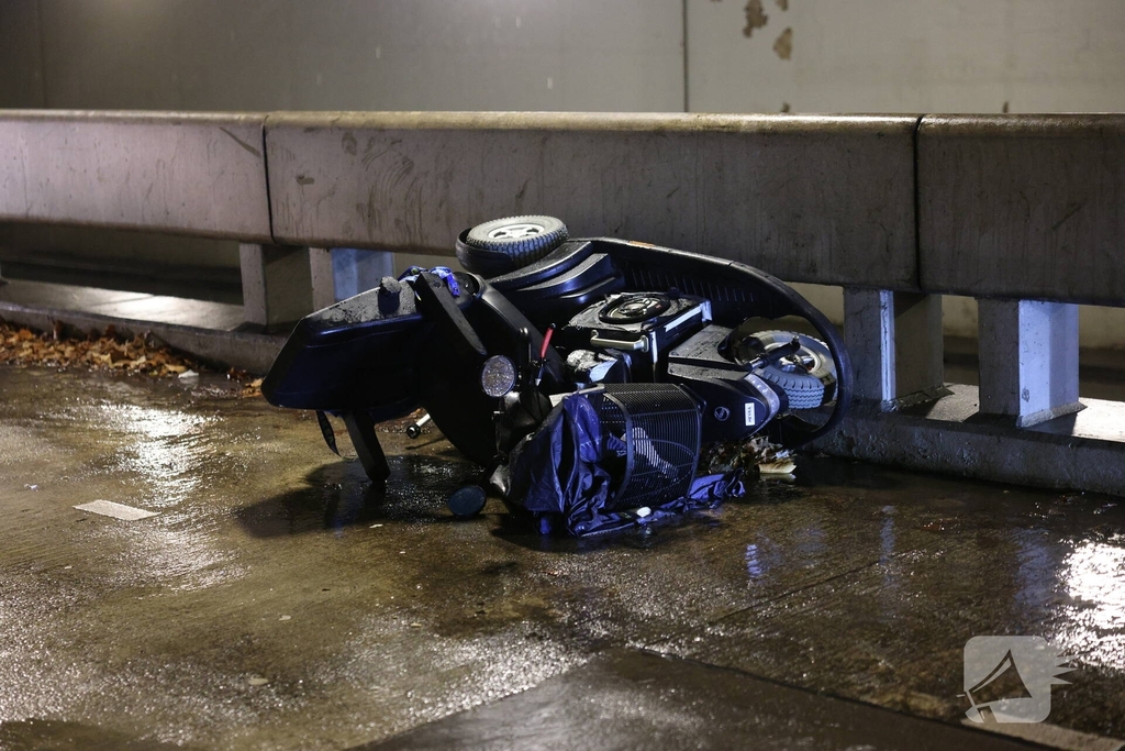 Scooter en scootmobiel botsen op fietspad