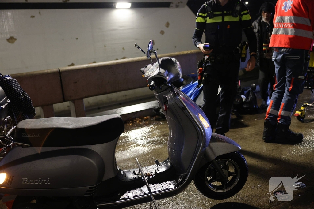 Scooter en scootmobiel botsen op fietspad