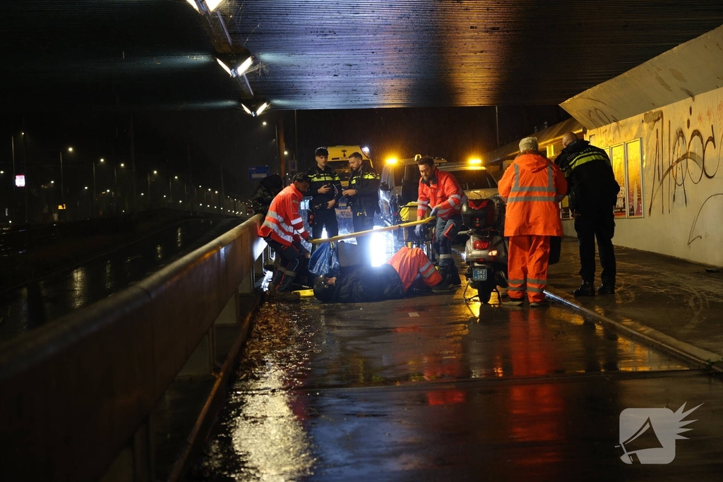 Scooter en scootmobiel botsen op fietspad