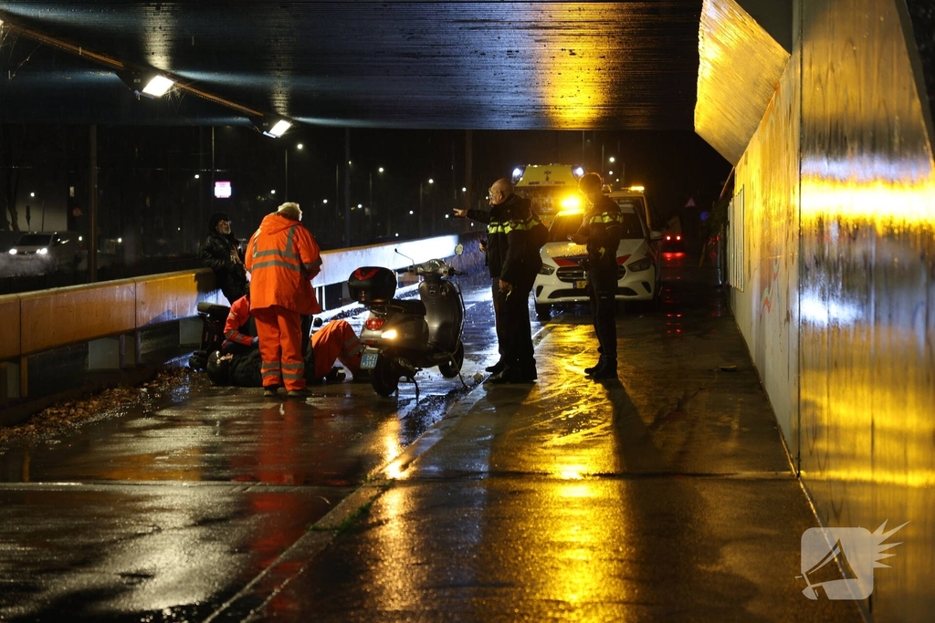 Scooter en scootmobiel botsen op fietspad