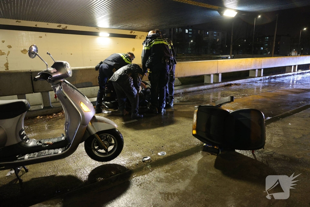 Scooter en scootmobiel botsen op fietspad