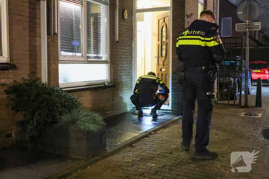 Explosie bij voordeur veroorzaakt schade