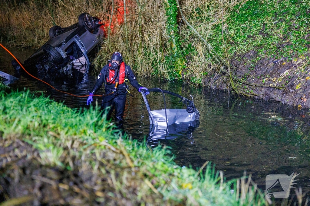 Auto te water tijdens ongeval met vier inzittenden