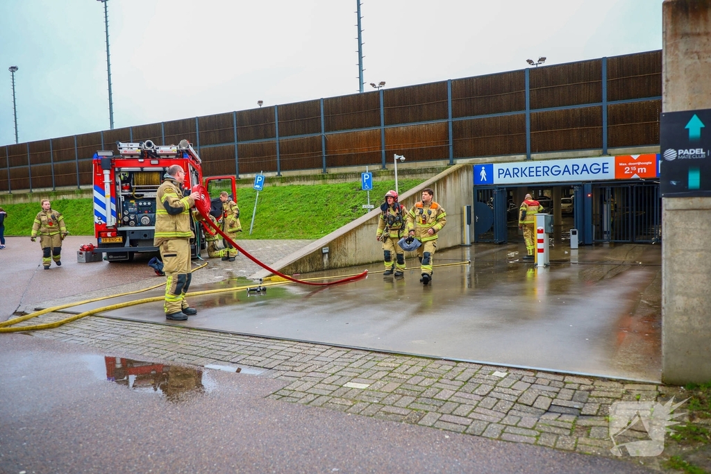 Brand in parkeergarage door elektrisch autootje