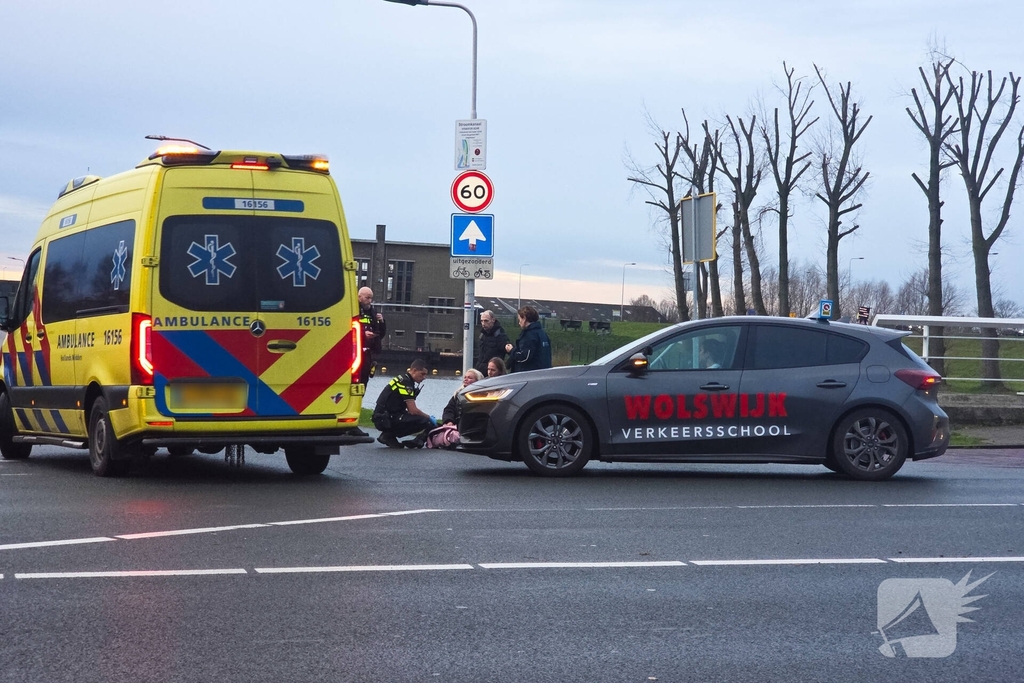 Fietster gewond bij aanrijding met bestelbus