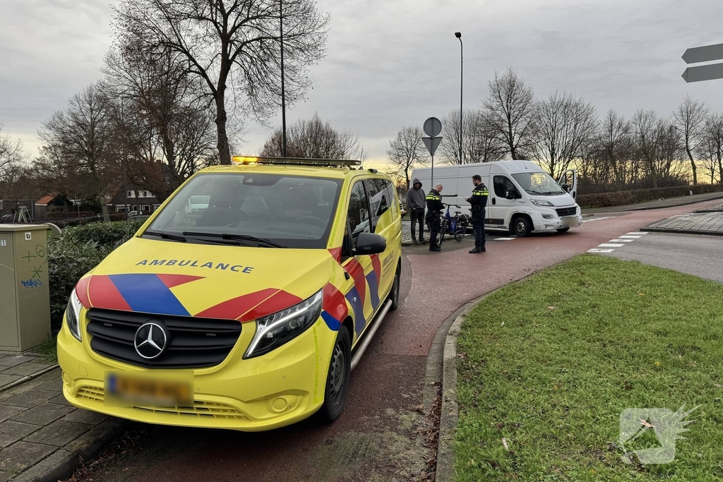 Fietser gewond bij aanrijding met pakketbezorger